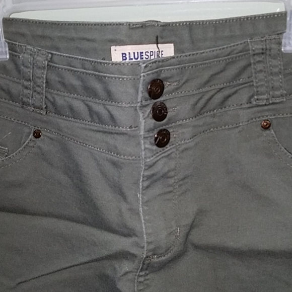 💚Green women's shorts💚 - Picture 2 of 4